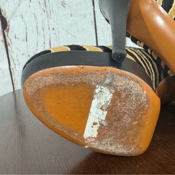 GUCCI Pony Hair Napa Leather Tiger Print Platform ankle booties Size 37 (7) EUC - Picture 15 of 17